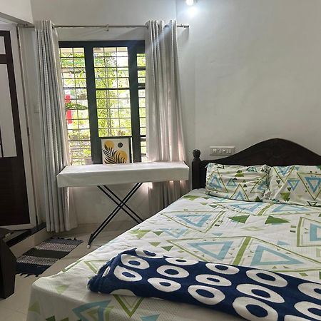 Chaithritha Ladies Homestay Thiruvananthapuram Exteriör bild