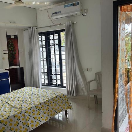 Chaithritha Ladies Homestay Thiruvananthapuram Exteriör bild