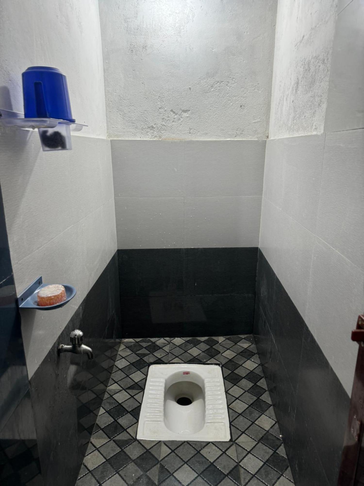 Chaithritha Ladies Homestay Thiruvananthapuram Exteriör bild