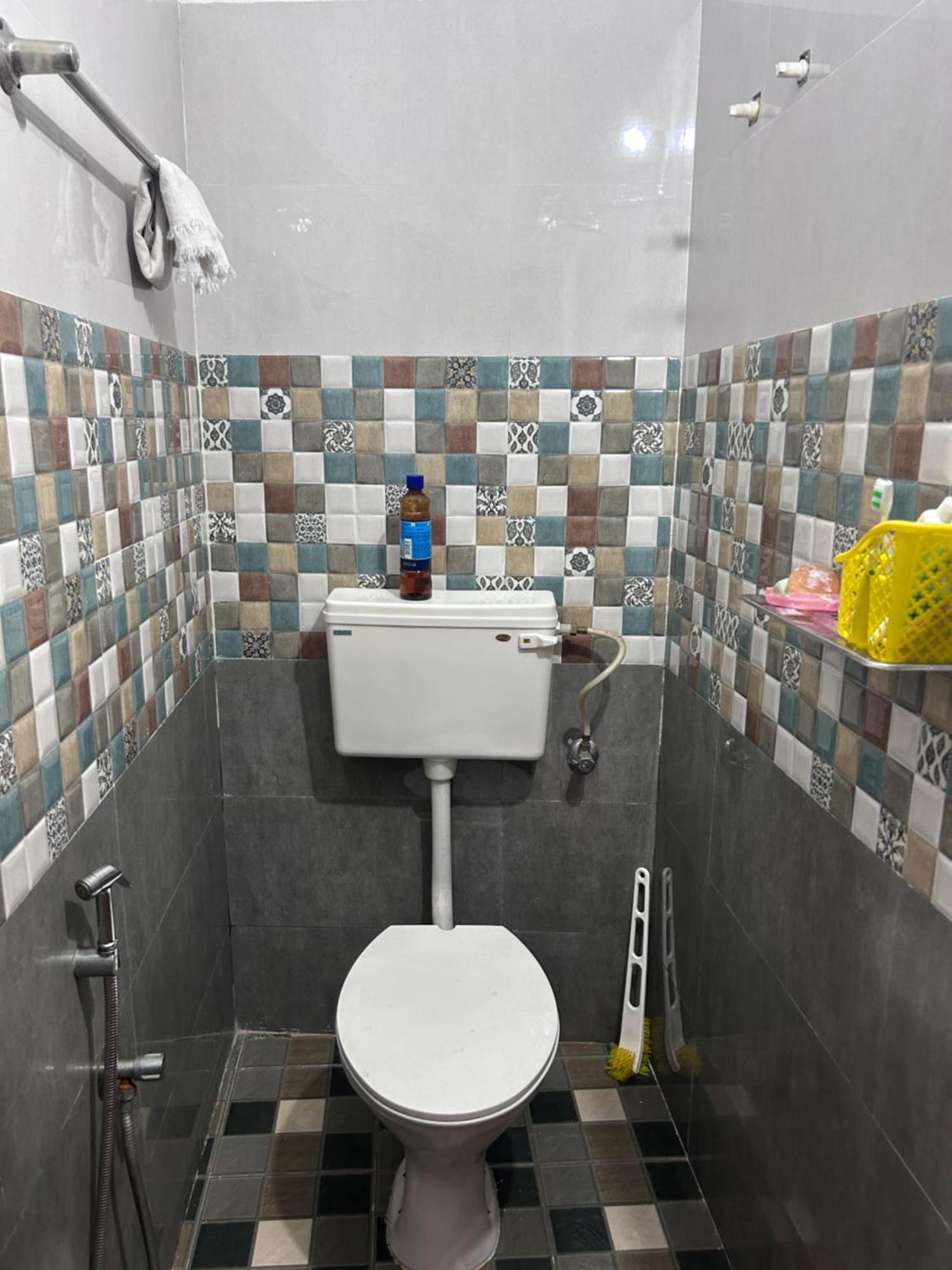 Chaithritha Ladies Homestay Thiruvananthapuram Exteriör bild