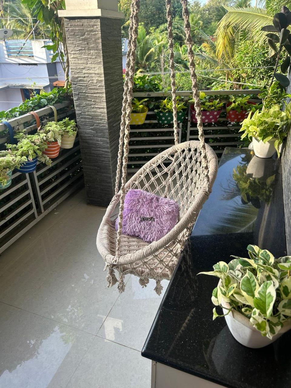Chaithritha Ladies Homestay Thiruvananthapuram Exteriör bild
