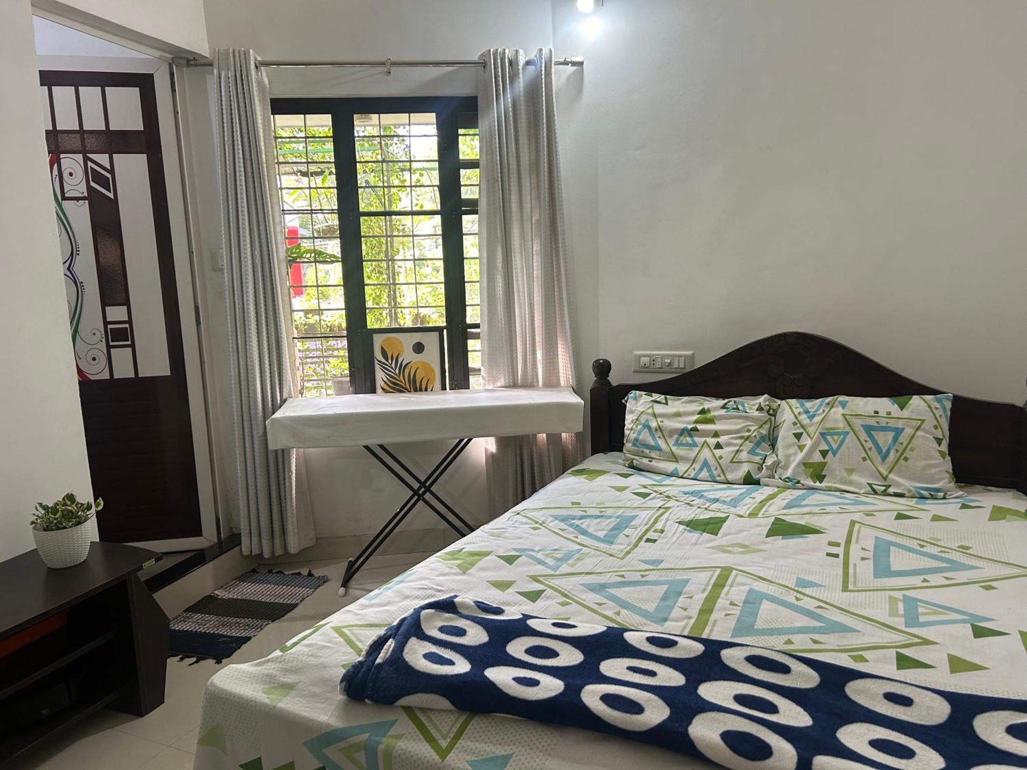 Chaithritha Ladies Homestay Thiruvananthapuram Exteriör bild