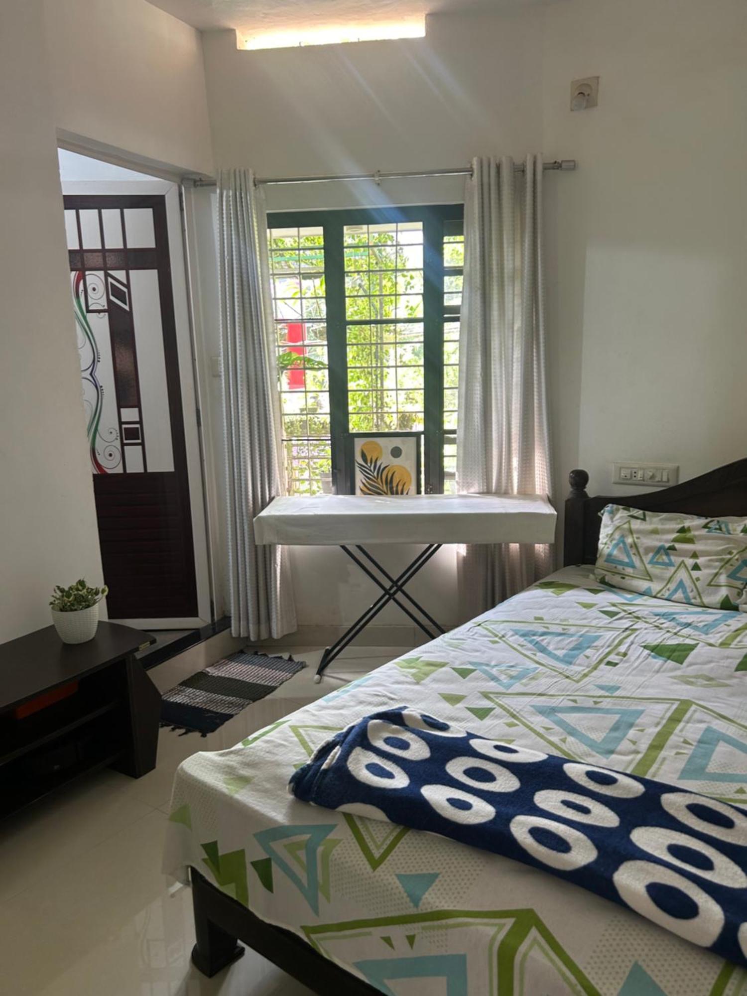 Chaithritha Ladies Homestay Thiruvananthapuram Exteriör bild