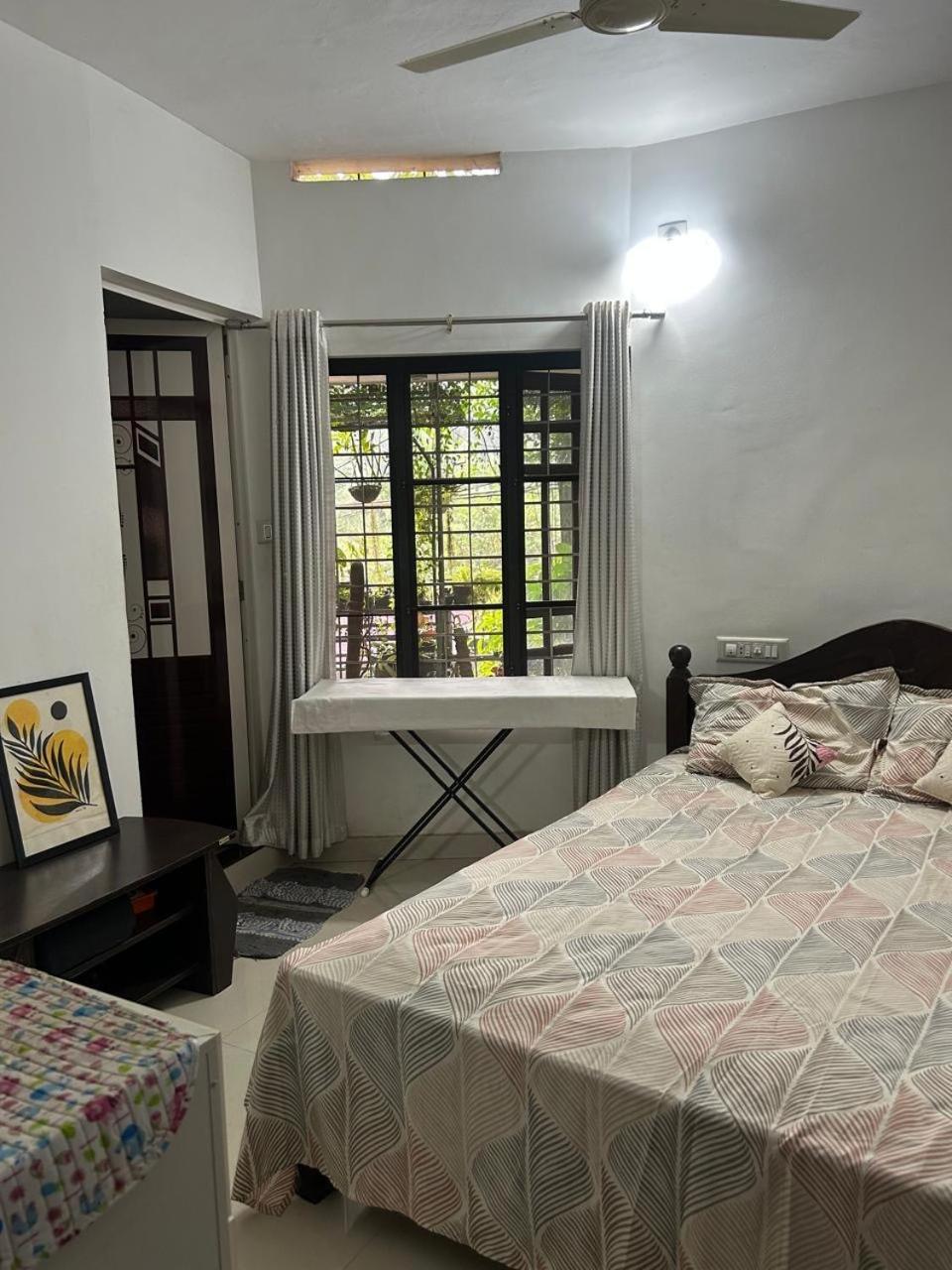 Chaithritha Ladies Homestay Thiruvananthapuram Exteriör bild