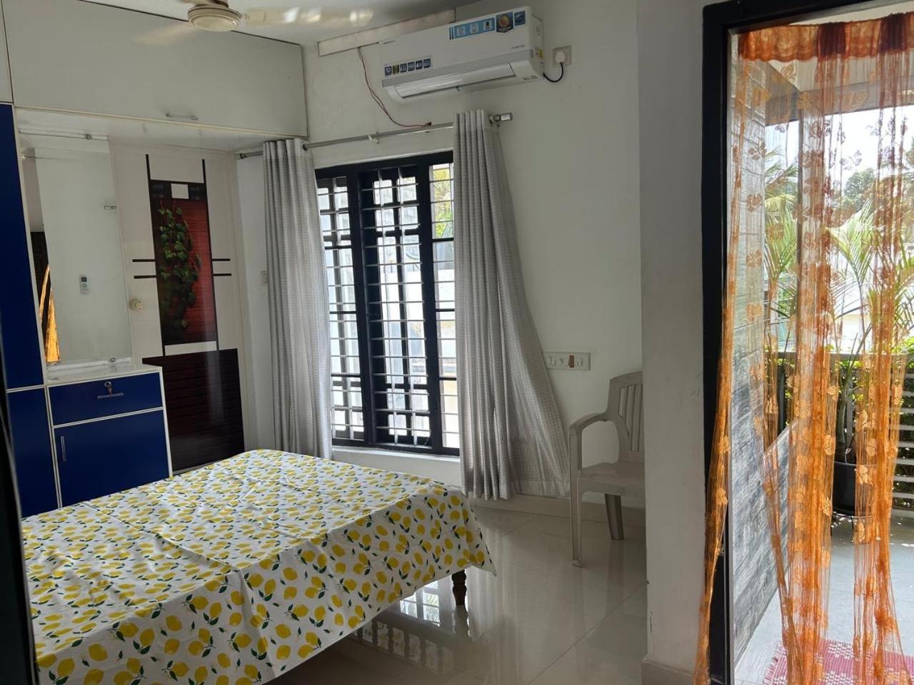 Chaithritha Ladies Homestay Thiruvananthapuram Exteriör bild