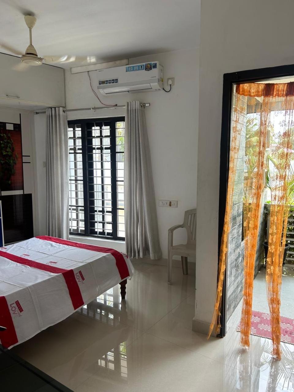 Chaithritha Ladies Homestay Thiruvananthapuram Exteriör bild