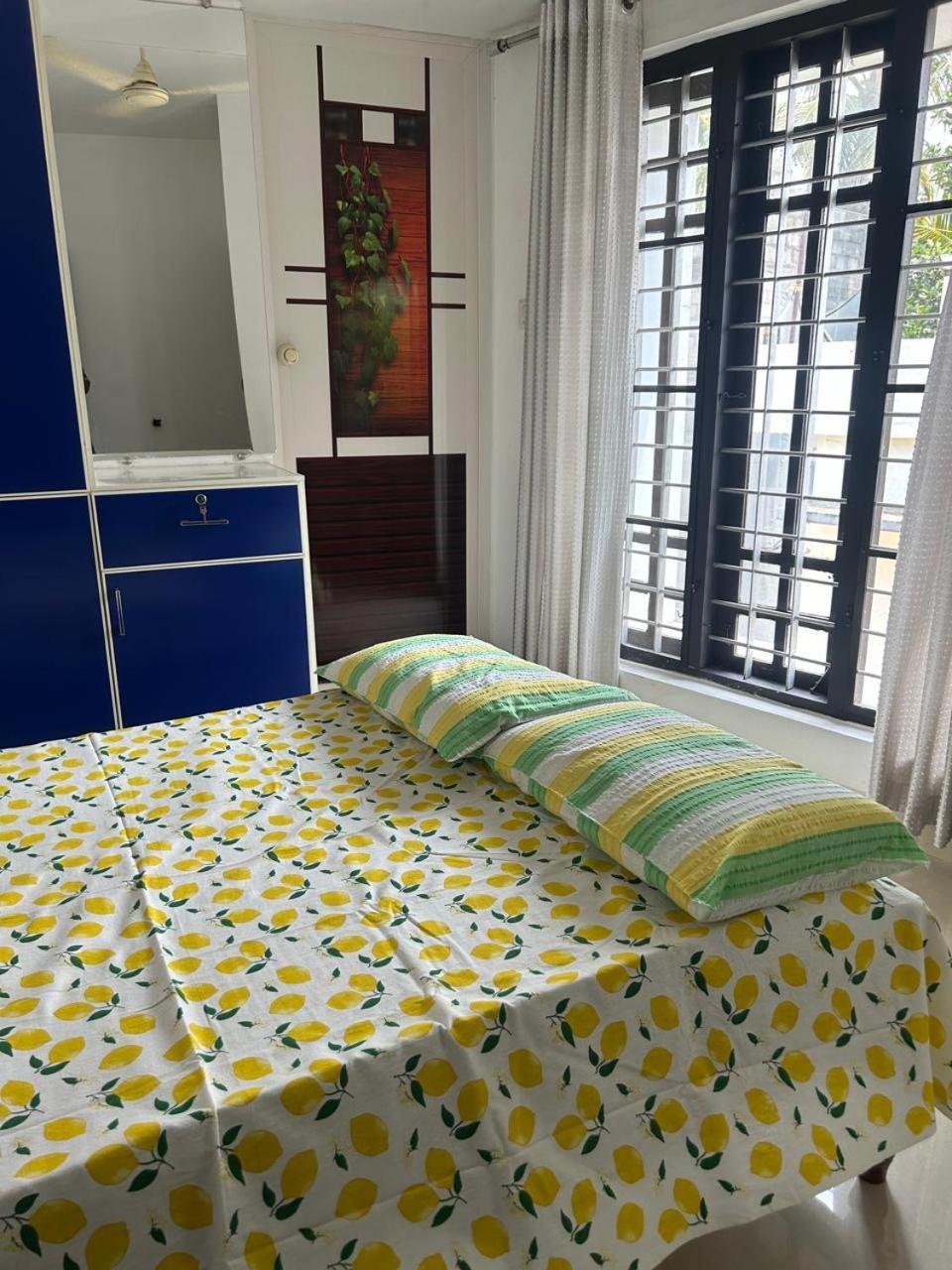 Chaithritha Ladies Homestay Thiruvananthapuram Exteriör bild