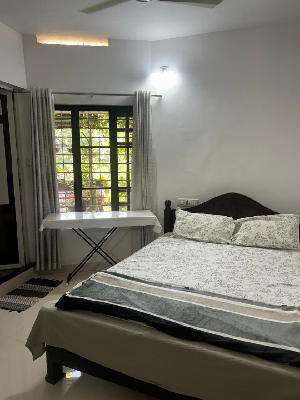 Chaithritha Ladies Homestay Thiruvananthapuram Exteriör bild
